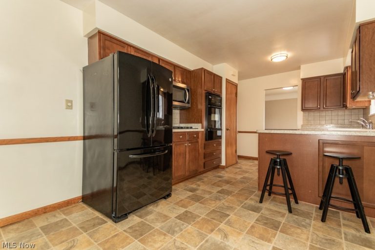 1726 Braeburn Park Drive, Euclid, OH - Photo 8