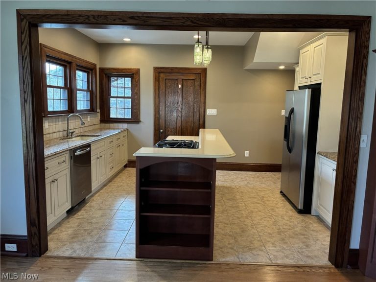 13971 Lake Avenue, Lakewood, OH - Photo 2