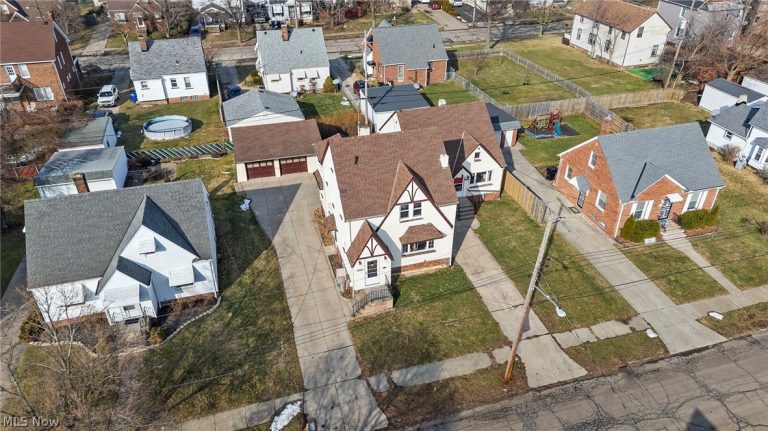 19417 Mohawk Avenue, Cleveland, OH - Photo 2