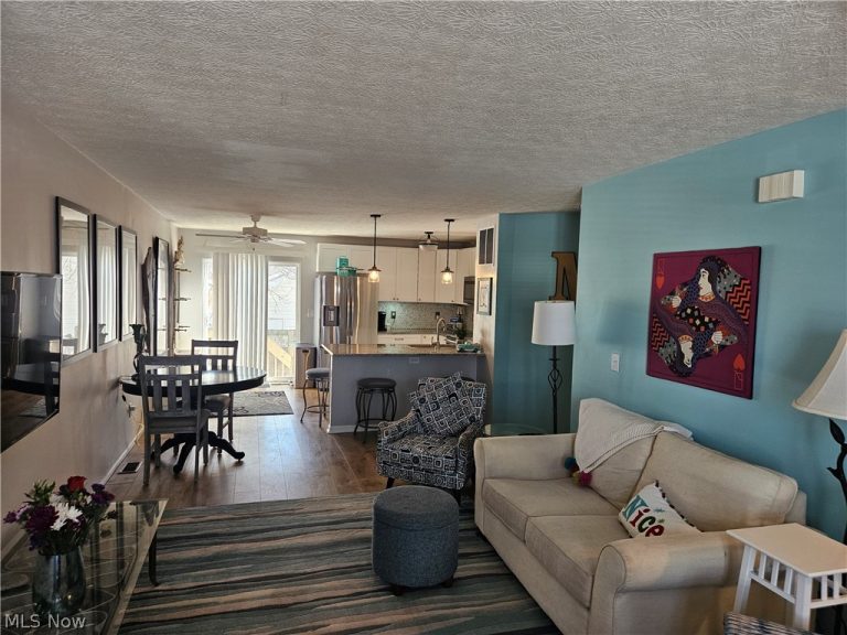 988 Hartford Village Boulevard, Columbus, OH - Photo 3