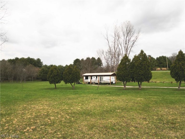 8766 Glenwood Road, Cumberland, OH - Photo 2