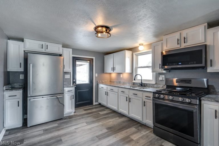 3949 Beck Avenue, Louisville, OH - Photo 8