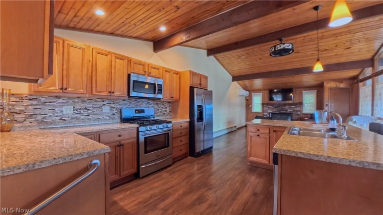 1212 Maine Boulevard, East Liverpool, OH - Photo 4