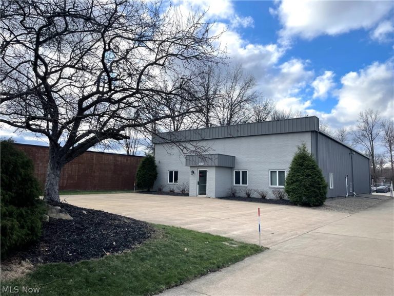 38316 Airport Parkway, Willoughby, OH, 44094