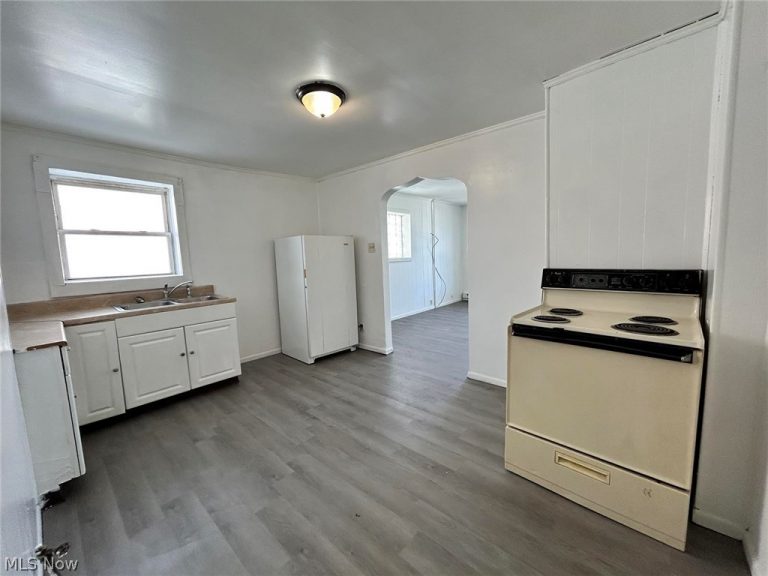 106 12th #Apt 2, Weirton, WV - Photo 3