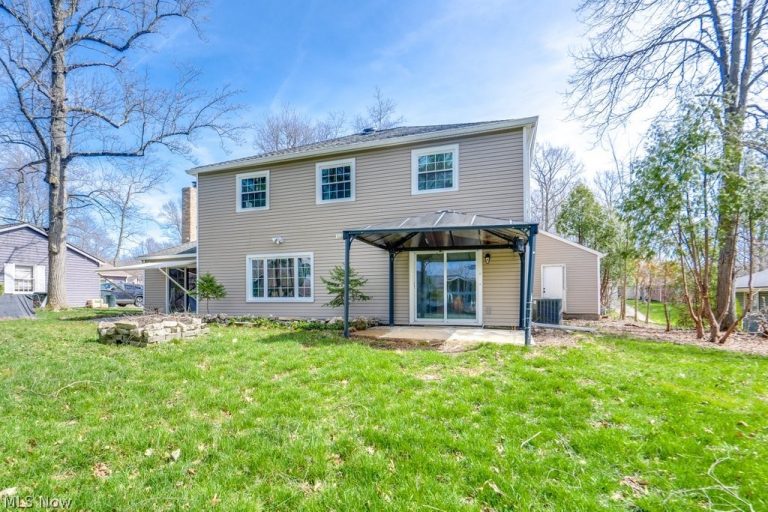 292 Parkview Drive, Aurora, OH - Photo 4