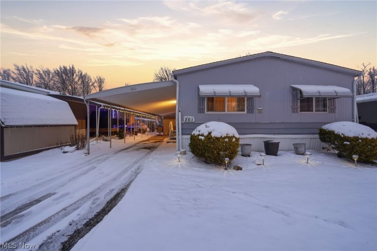 261 Chelsea Drive, Willoughby, OH - Photo 2