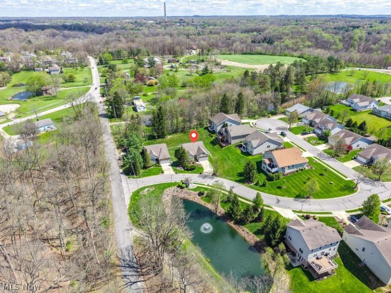 2345 Heron Crest Drive, Cuyahoga Falls, OH - Photo 2