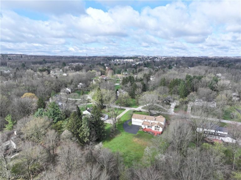 3475 Rolling Hills Drive, Pepper Pike, OH - Photo 3