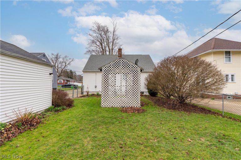2120 Blenheim Avenue, Alliance, OH - Photo 8