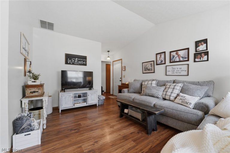 5206 University Drive, Geneva, OH - Photo 5