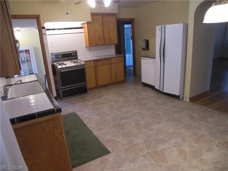 19070 Meredith Avenue, Euclid, OH - Photo 5