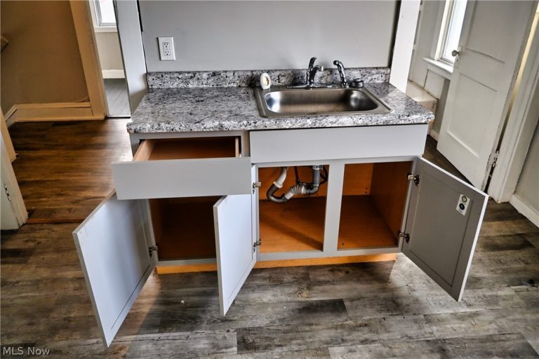 7626 Connecticut Avenue, Cleveland, OH - Photo 6