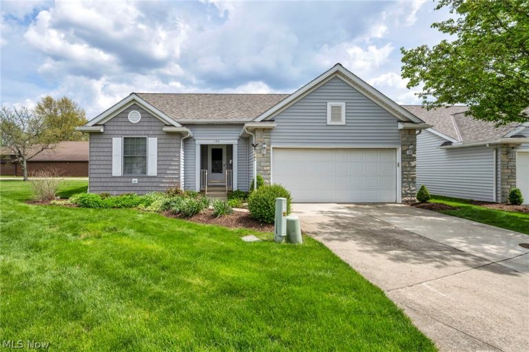 134 Stonehedge Drive, Elyria, OH - Photo 2