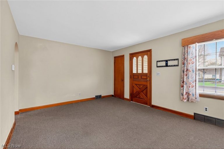 323 Cherry Road, Massillon, OH - Photo 5