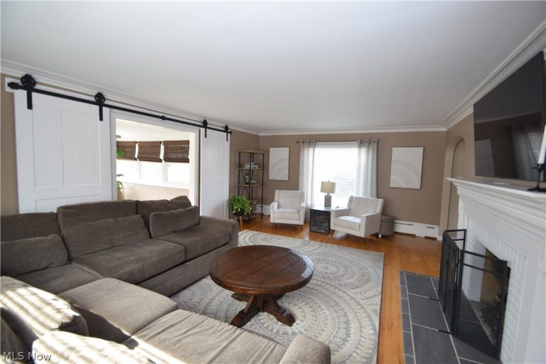 225 Cadillac Drive, Youngstown, OH - Photo 6