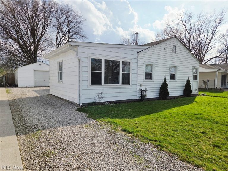 659 Weller Road, Elyria, OH - Photo 3