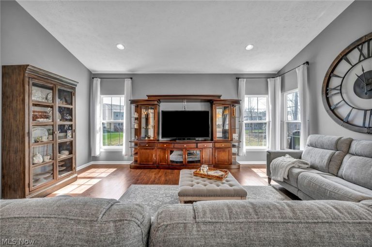 10458 Dogwood Drive, Aurora, OH - Photo 8