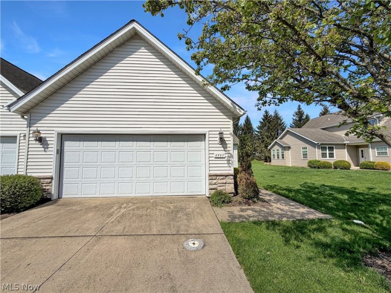 8757 Roberts Court, Olmsted Falls, OH - Photo 8