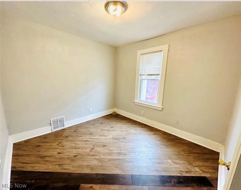 3625 Newark Avenue, Cleveland, OH - Photo 6