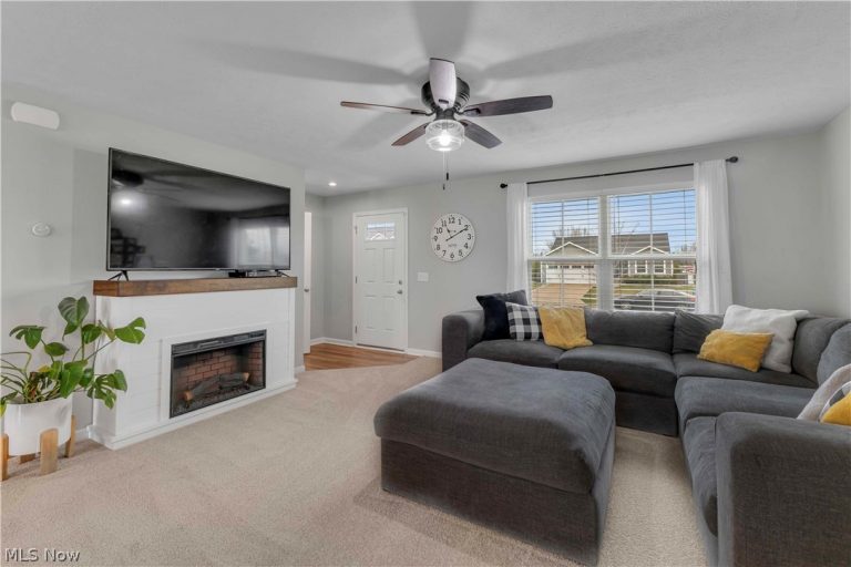 180 Wild Flower Drive, Elyria, OH - Photo 6