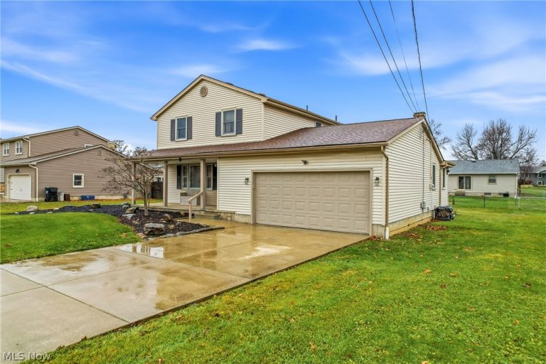 4562 Sheffield Drive, Austintown, OH - Photo 3
