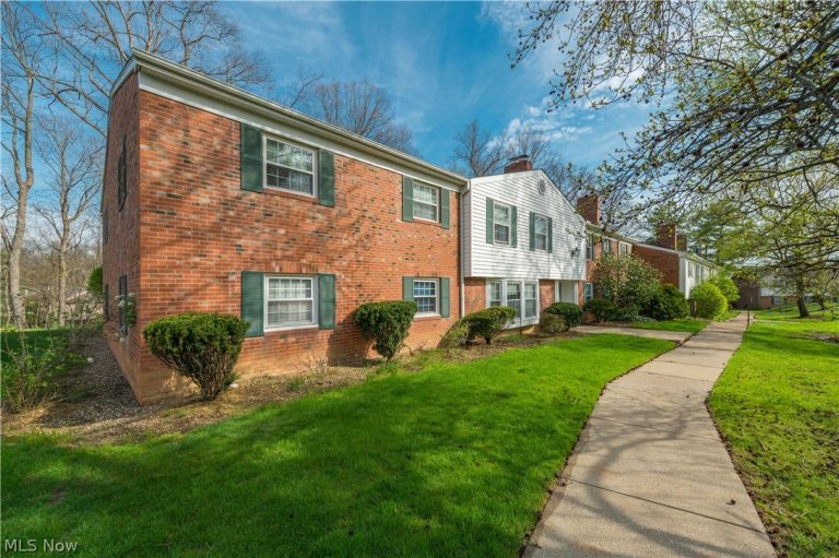 7005 Carriage Hill Drive #102, Brecksville, OH - Photo 3