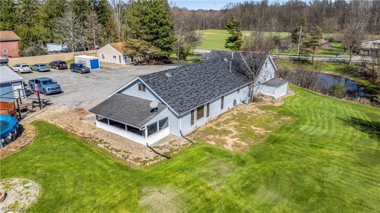 15064 River Road, Columbia Station, OH - Photo 3