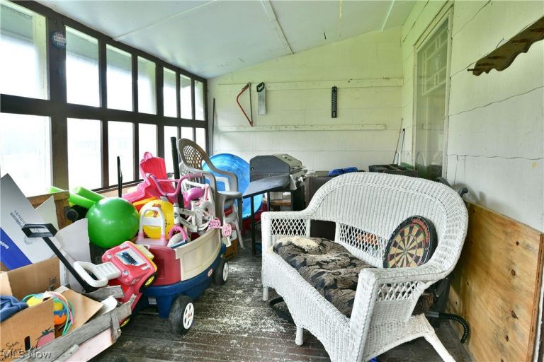 5013 King Graves Road, Vienna, OH - Photo 6