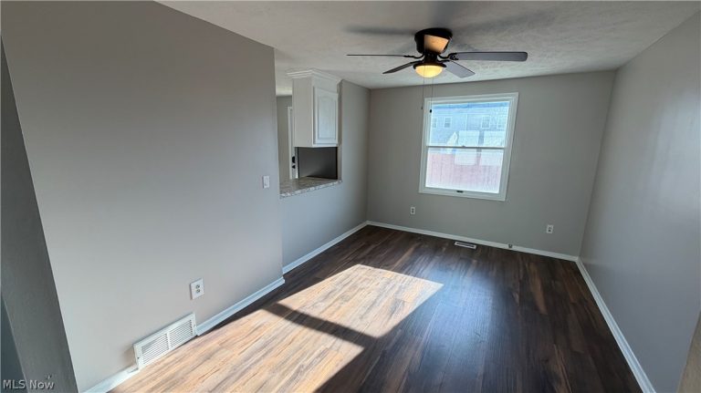 7489 Essex Drive, Mentor, OH - Photo 5