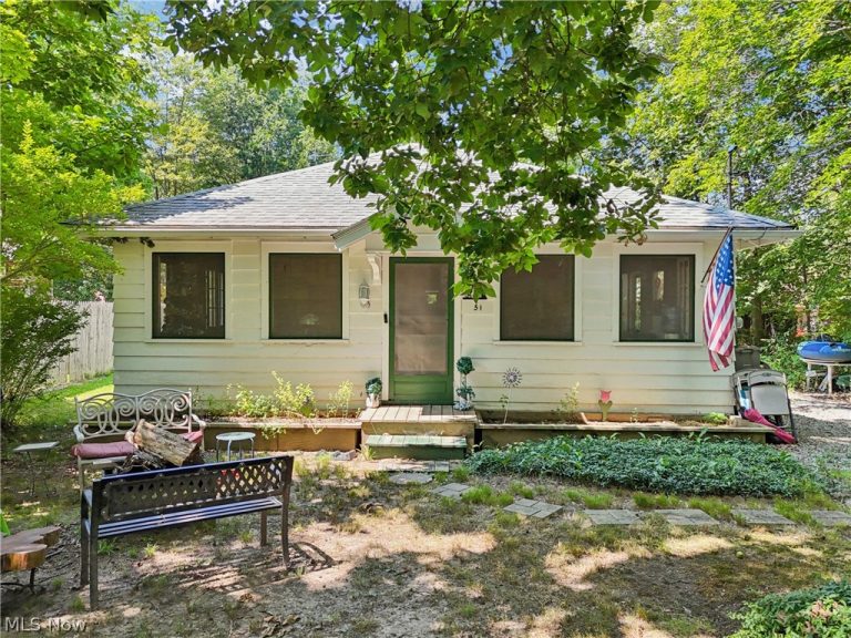 105 Hartzell Road, North Benton, OH, 44449