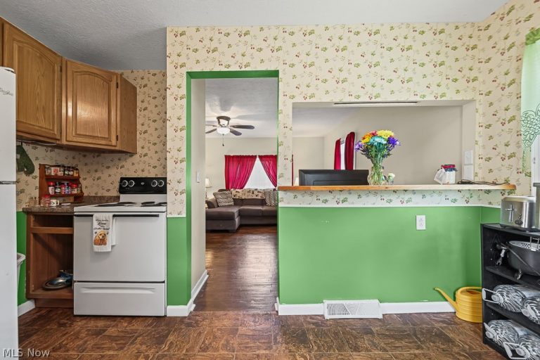 1235 Elm Street, Sebring, OH - Photo 6