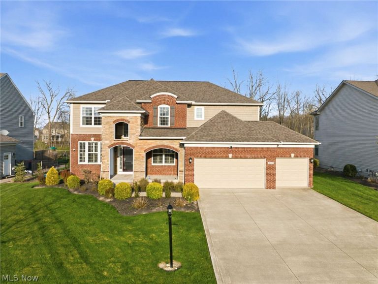 18229 Clare Court, Strongsville, OH - Photo 2