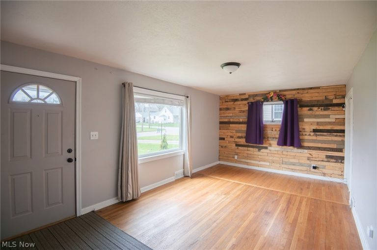107 Renee Drive, Struthers, OH - Photo 3