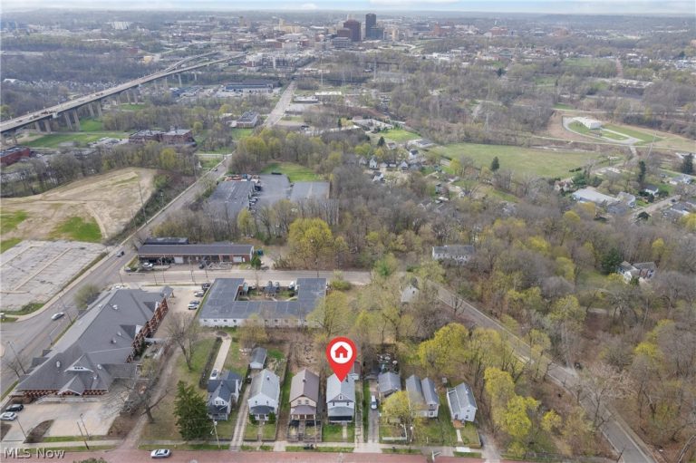 32 Penfield Avenue, Akron, OH - Photo 2