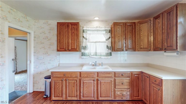 9298 York Road, North Royalton, OH - Photo 3