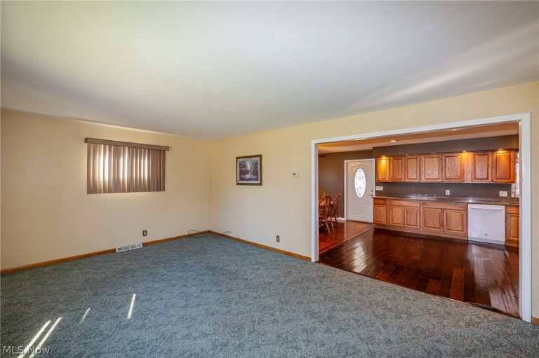 490 Mapleview Drive, Seven Hills, OH - Photo 4