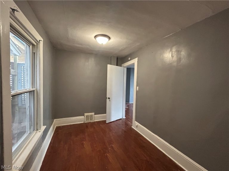 4704 Behrwald Avenue, Cleveland, OH - Photo 8