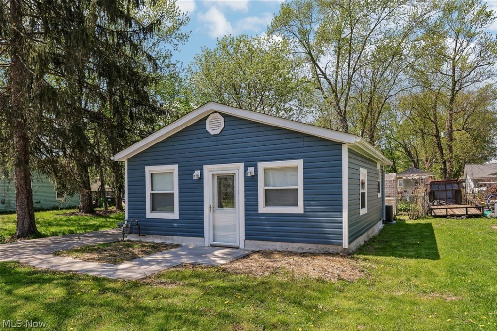 1424 5th Street, Lakemore, OH