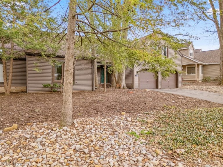 1536 Baycrest Drive, Canton, OH - Photo 5