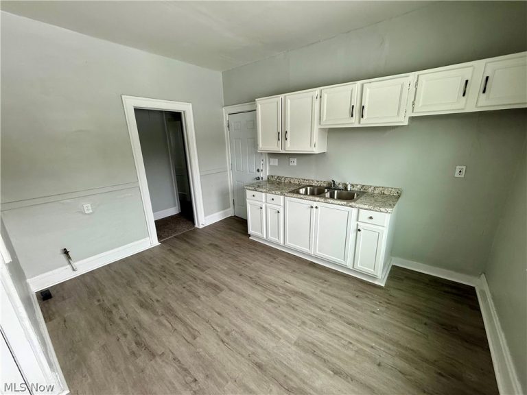 9215 Yale Avenue, Cleveland, OH - Photo 8