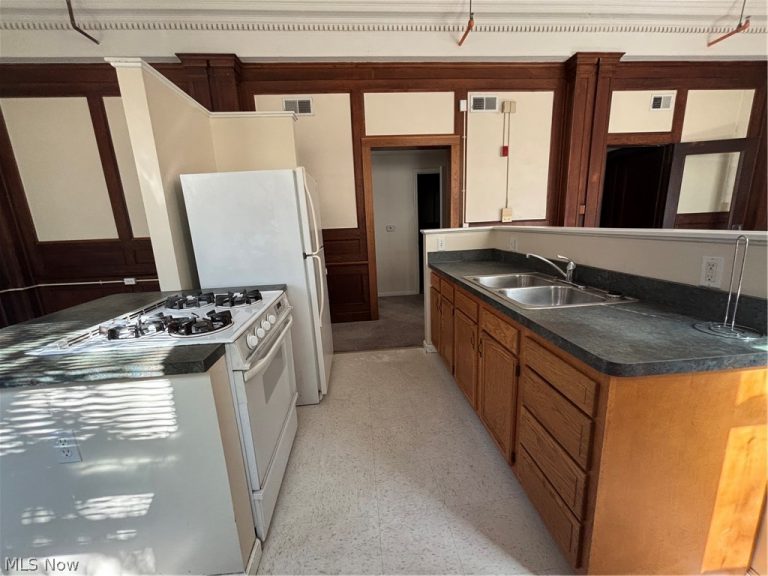 5644 Broadway Avenue #203, Cleveland, OH - Photo 5