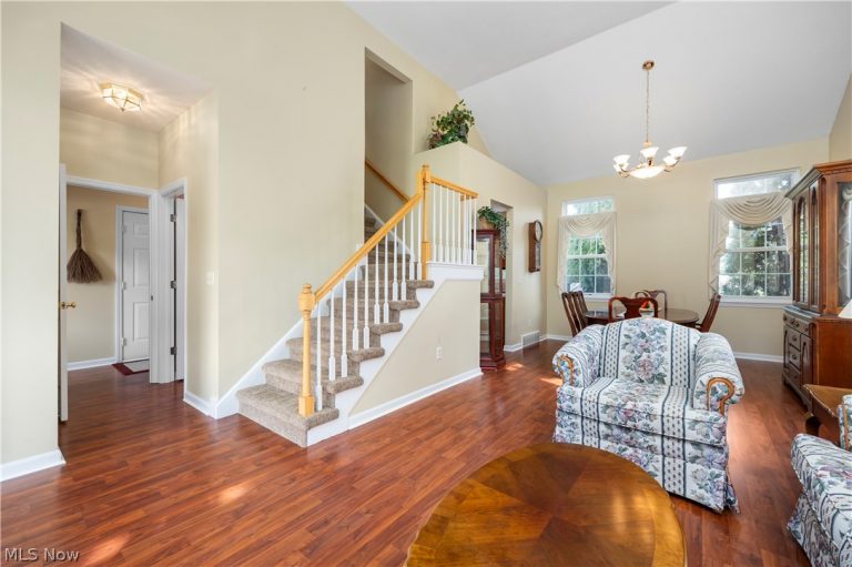 27070 Glenside Lane, Olmsted Twp, OH - Photo 4