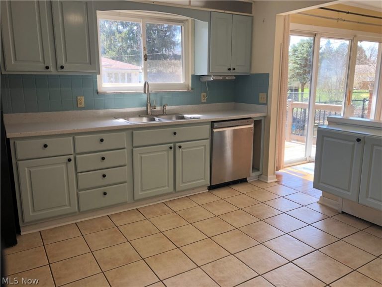 330 Cardinal Drive, Medina, OH - Photo 8