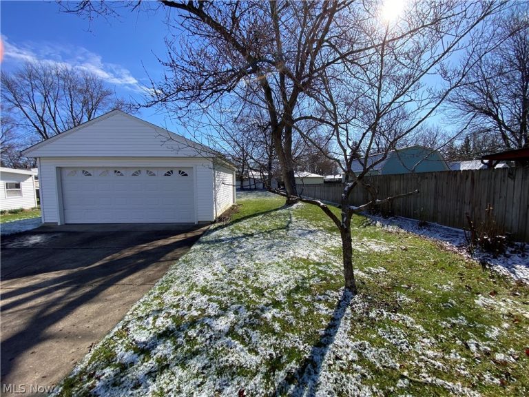 6879 Orchard Boulevard, Parma Heights, OH - Photo 3