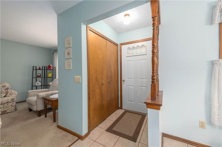 380 Orchardview Road, Seven Hills, OH - Photo 5