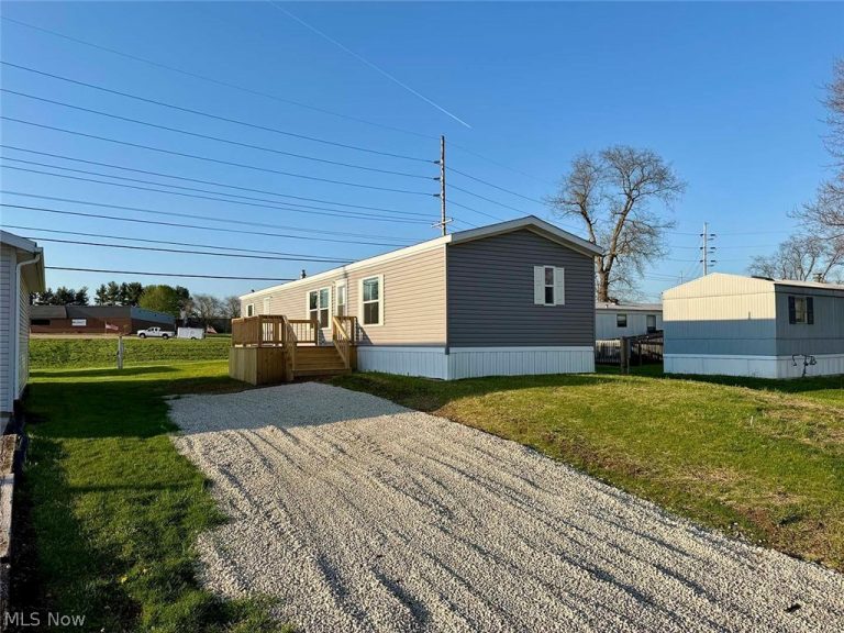 924 Mountain View Drive, Minerva, OH - Photo 2