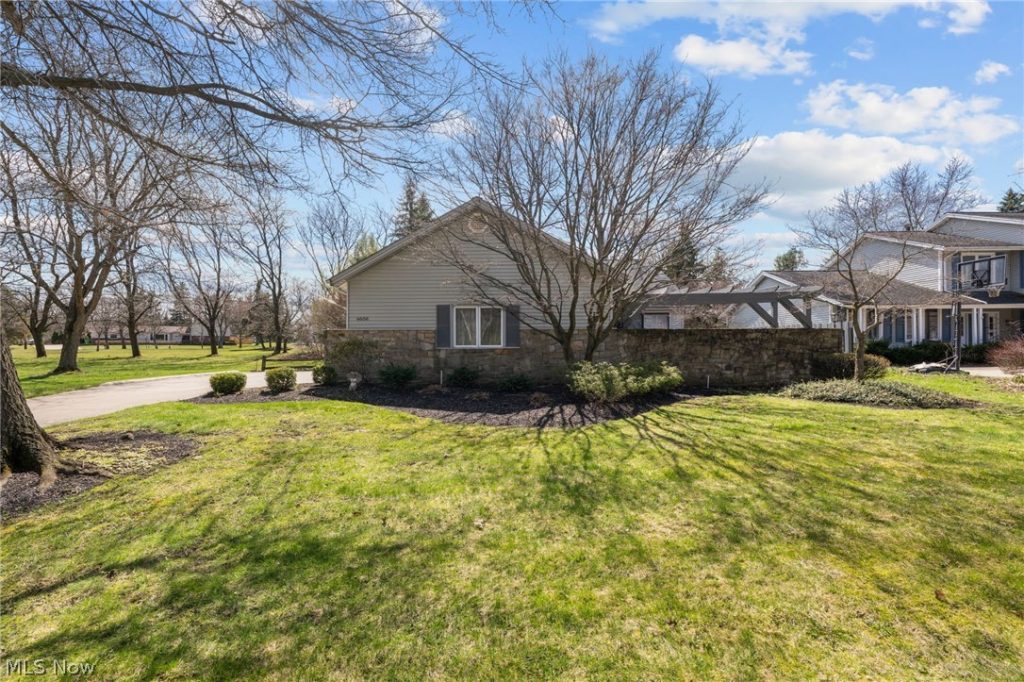 6656 Woodhawk Drive, Mayfield Heights, OH