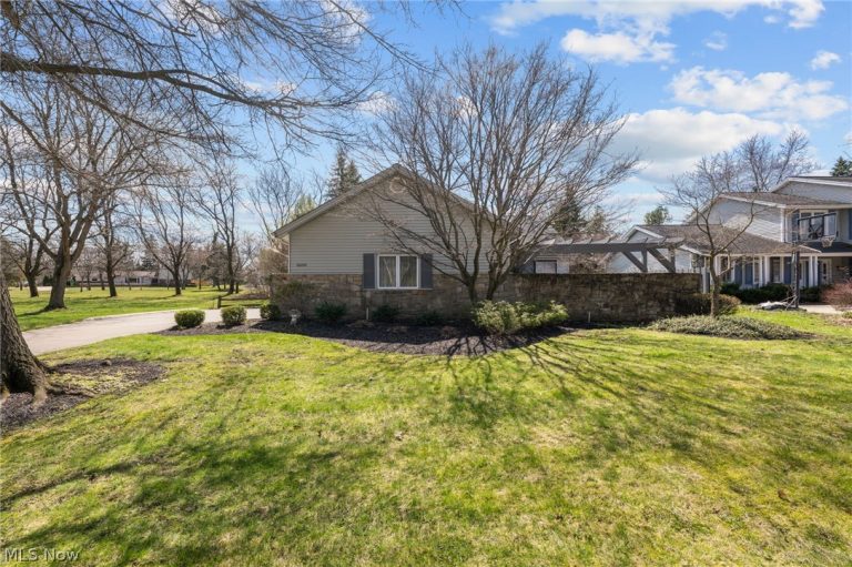 6656 Woodhawk Drive, Mayfield Heights, OH, 44124