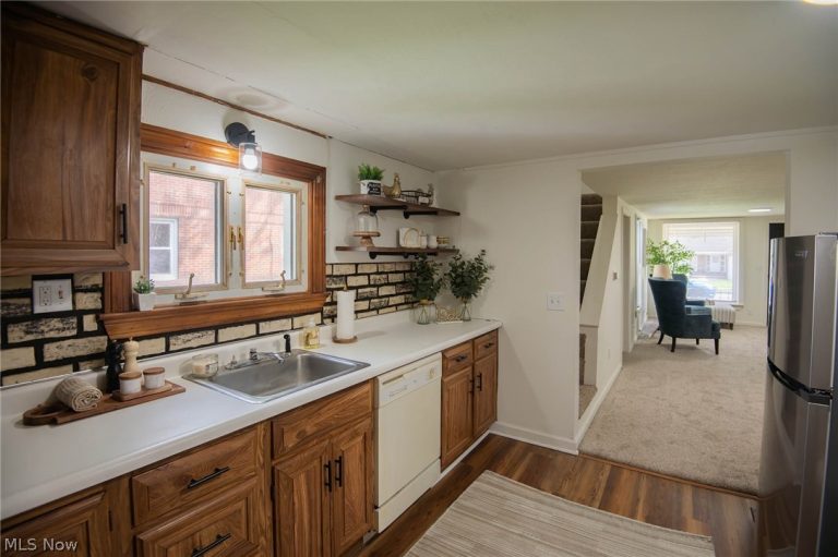 1528 Stepney Street, Niles, OH - Photo 6